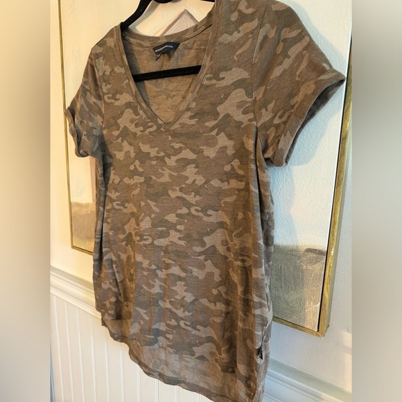 ROCK & REPUBLIC Brown Green Army Camouflage Print T Shirt Size Small - Picture 4 of 8